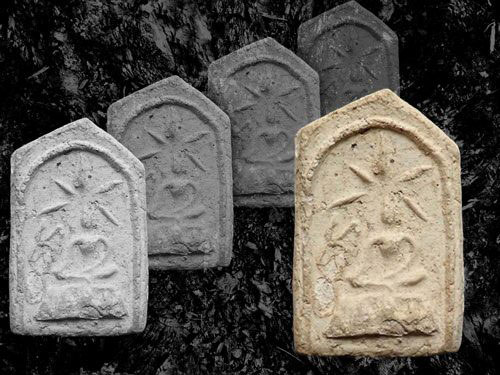 พระผงห้าเหลี่ยมรัศมี ยันต์ข้าง หลวงพ่อผึ่ง วัดสว่างอารมณ์ ปี ๒๔๖๒