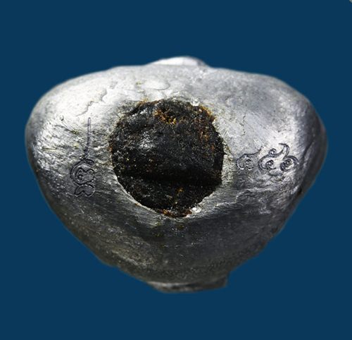 รูปหล่อเบ้าทุบ นารายณ์เพชรกลับ กลับร้ายกลายเป็นดี รุ่นแรก หลวงปู่เจือวัดกลางบางแก้ว จ.นครปฐม เนื้อตะ