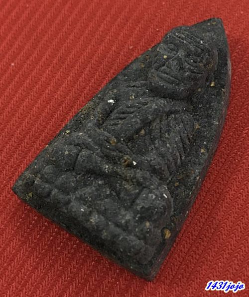 อง	หลวงปู่ทวด เนื้อว่านพิมพ์เตารีด หลังเจดีย์ทองแดง รุ่นพระธาตุเจดีย์ ปี 2549 ลพ.ทอง วัดสำเภาเชย