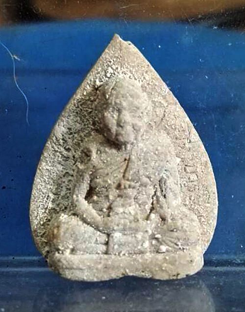 พระผงรูปเหมือน หลวงพ่อเปิ่น พิมพ์ใบโพธิ์ เนื้อผงเกสร วัดบางพระ จ.นครปฐม ปี 2537