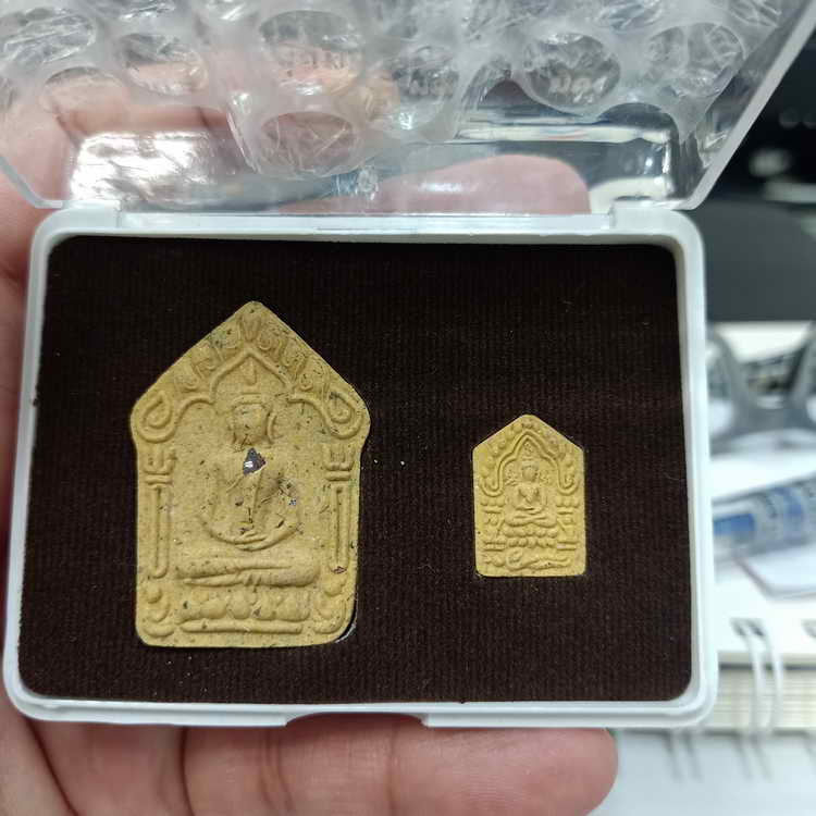 ช้างผสมโขลง พระชุดขุนแผน รุ่นเศรษฐี เงิน ทอง หลวงพ่อทอง วัดพระพุทธบาทเขายายหอม จ.ชัยภูมิ ปี 2558