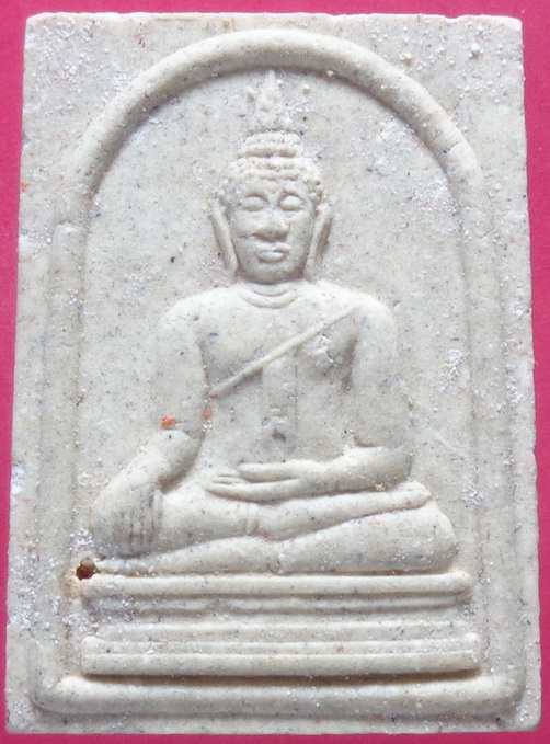 พระผงพระมงคลบพิตร จ.พระนครศรีอยุธยา เนื้อผงสีขาว รุ่นเสาร์ 5 ปี36 สวยครับ