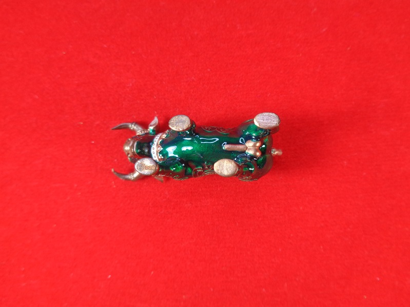 วัวธนูทองคะนองฤทธิ์รุ่นแรก รุ่นมหาสิทธิโชคโภคทรัพย์ หลวงปู่บุญมา วัดเขาแก้วทอง จ.ปราจีนบุรี สวยครับ