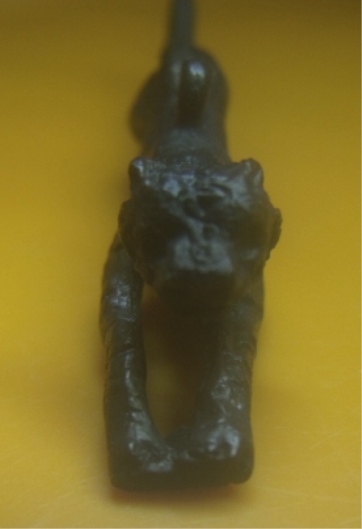 **เบาๆ**เสือเผ่นมหาอำนาจ หล่อโบราณ หูในตัว เนื้อโลหะผสม ไม่ทราบที่**สวยๆ 