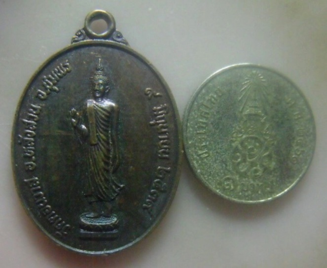**เบา​ๆ​**เหรียญพระพุทธปางลีลา วัดดอนวาส อ.หลังสวน จ.ชุมพร ปี ๒๕๓๙**สวยๆ