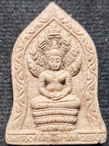 วัดศรีษะทอง จังหวัดนครปฐม  พระผงนาคปรก บุญมีลาภ ตำหรับหลวงพ่อน้อย 2544