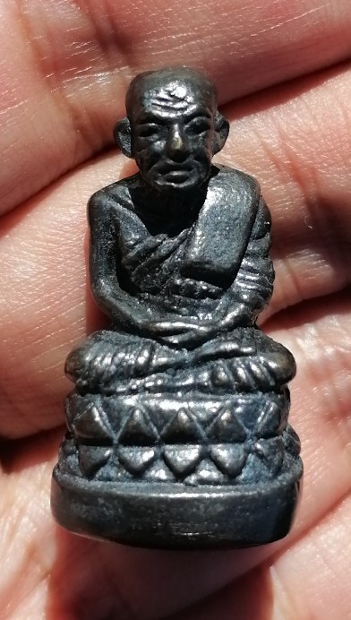 หลวงปู่ทวด รูปหล่อพิมพ์บัวรอบ ตอกโค๊ดใต้ฐาน วัดในหาน จ.ภูเก็ต ปี 2536 เคาะเดียว