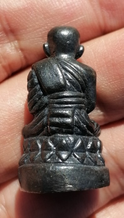 หลวงปู่ทวด รูปหล่อพิมพ์บัวรอบ ตอกโค๊ดใต้ฐาน วัดในหาน จ.ภูเก็ต ปี 2536 เคาะเดียว