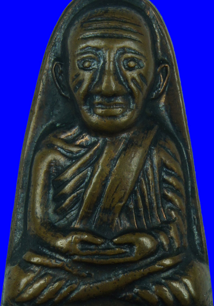 พระหลวงปู่ทวดหลังตัวหนังสือพิมพ์เล็ก เนื้อทองแดง ปี2508 (พิมพ์หน้าคล้ายวัดเอี่ยมวรนุช)