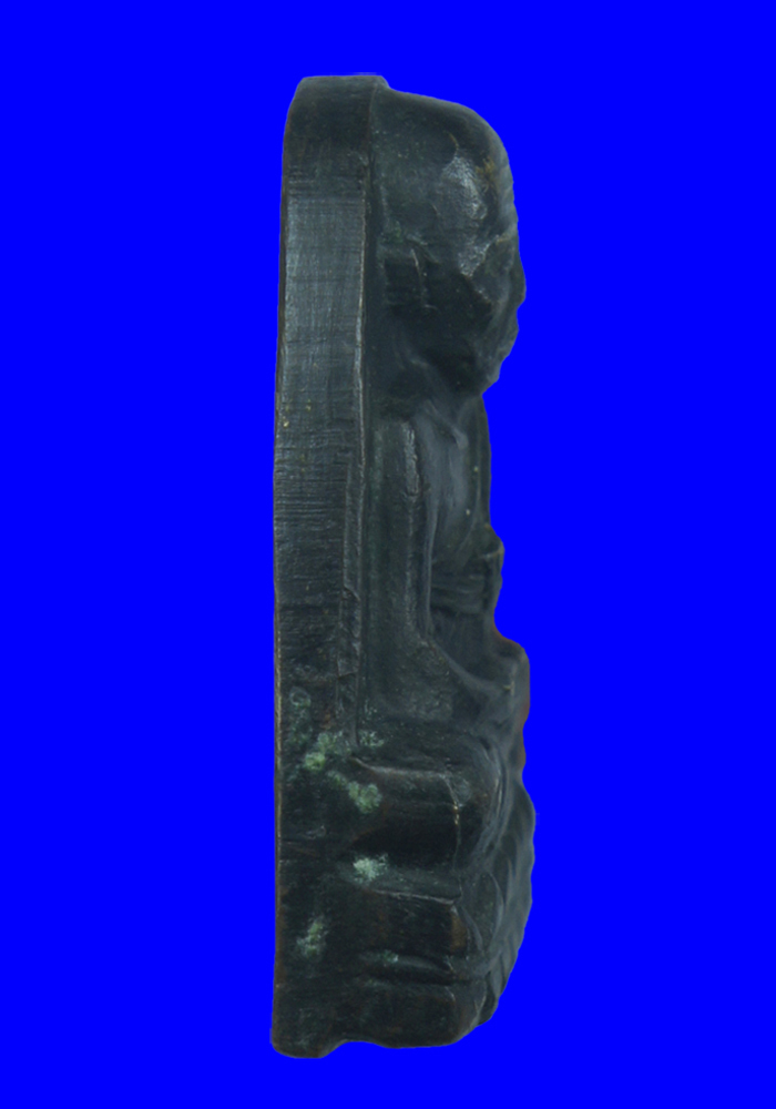 พระหลวงปู่ทวดหลังตัวหนังสือ วัดม่วง(หนองแขม) กรุงเทพฯ เนื้อโลหะผสมรมดำ ปี2505