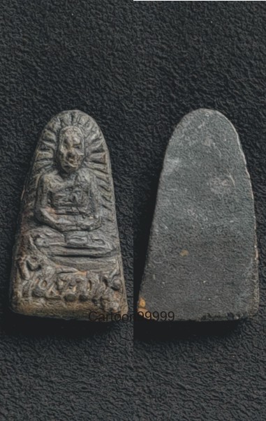 พระผงรูปเหมือน ครูบาชัยยะวงศา (ครูบาวงศ์) วัดพระพุทธบาทห้วยต้ม ลำพูนครับ เนื้อดำ สวย เดิม ครับ