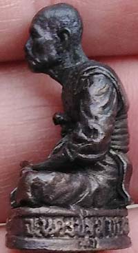 *รูปหล่ออุดกริ่ง หลวงปู่หลิว วัดไร่แตงทอง นครปฐม ปี๒๕๓๙ กองทัพบกสร้าง เนื้อทองแดงรมดำ(2)*