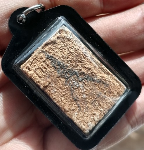 สมเด็จบางขุนพรหมแช่น้ำมนต์​ พิมพ์อกครุฑเศียรบาท พร้อมเลี่ยมกันน้ำ ปี 2547 เคาะเดียว    