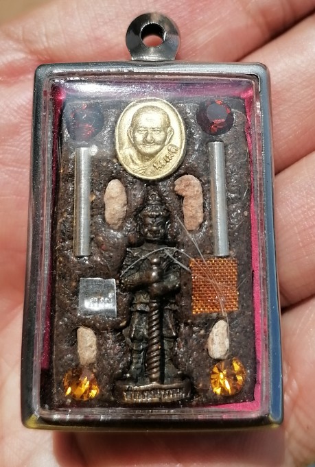 พระสมเด็จหลวงปู่หงษ์ พหรมปัญโญ สุสานทุ่งมน จ.สุรินทร์ ยุคต้น พบเจอน้อย เคาะเดียว