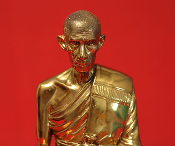 พระบูชาหลวงพ่อรวย วัดตะโก ปี 2555 ใต้ฐานฝังเหรียญ