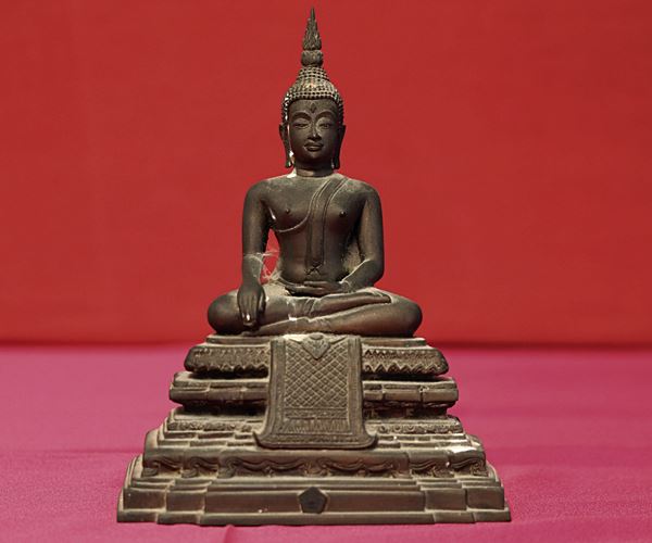 พระบูชาพระมงคลบพิตร อยุธยา รุ่นติดเหรียญนิยม