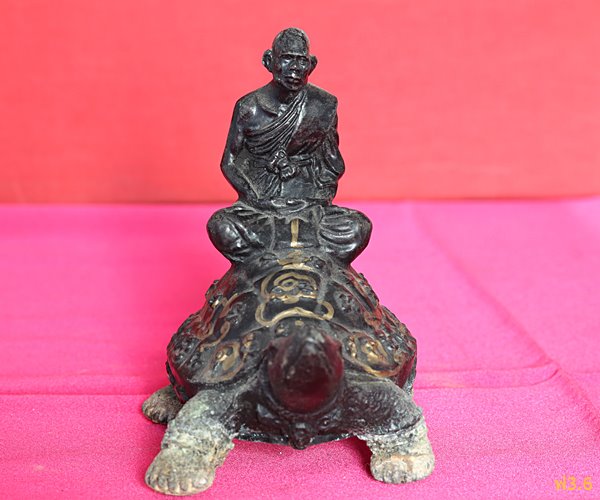 พระบูชาหลวงปู่หลิว วัดไร่แตงทอง รุ่นเศรษฐีมหาศาล