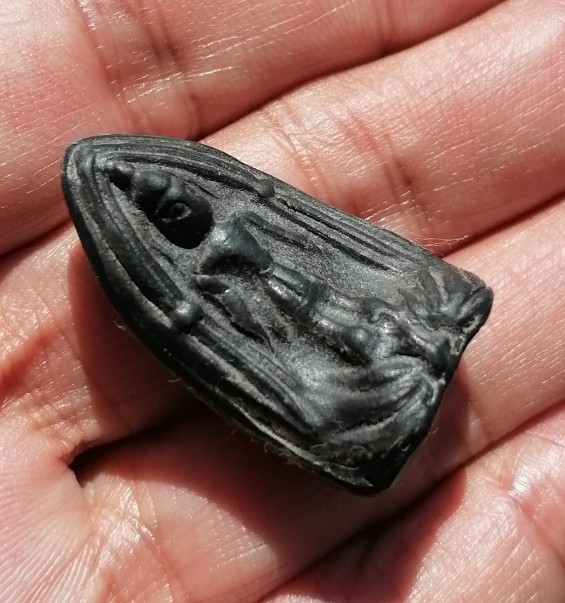 พระร่วงยืน(ปางเปิดโลก) หลวงพ่อกวย วัดโฆสิตาราม จ.ชัยนาท เนื้อผงใบลานหลังยันต์ใหญ่ ยุคต้น เคาะเดียว