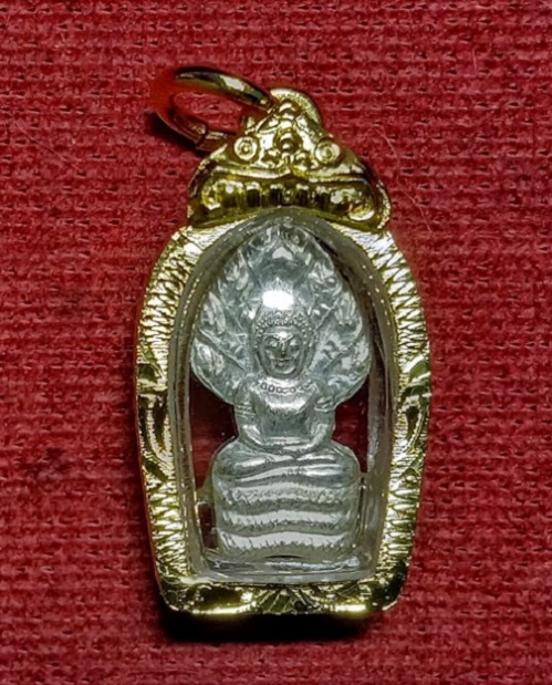 พระปรกมะขาม เนื้อเงิน เสาร์5 คูณพันล้าน หลวงพ่อคูณ วัดบ้านไร่ ปี37 เลี่ยมทองไมคอน...เคาะเดียวแดง...