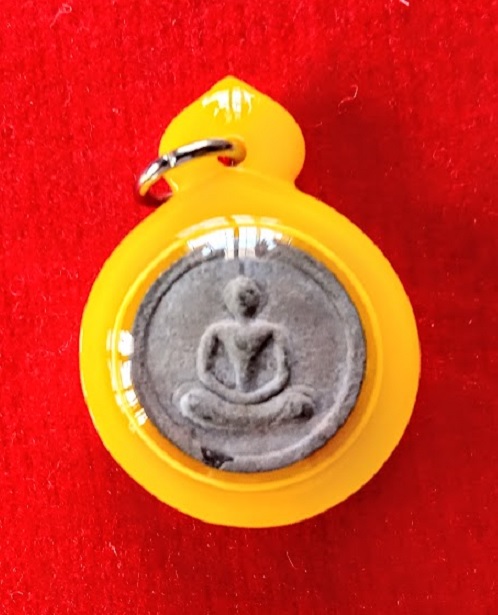 พระผงพิมพ์จันทร์ลอย หลวงพ่อเมี้ยน วัดโพธิ์กบเจา บางบาล อยุธยา ปี2537 ...เคาะเดียวแดง...