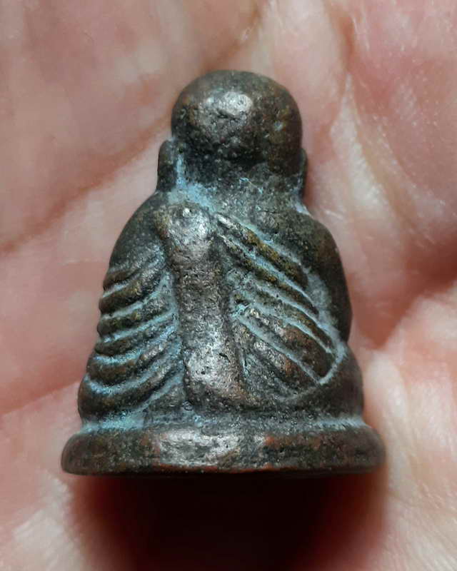 หลวงพ่อเงิน เนื้อเก่าปืนแตก พิมพ์นิยม ออกวัดไดรัง ปี36 พร้อมกล่อง