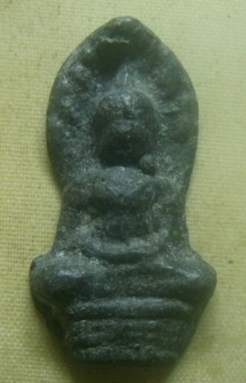 **เบาๆ**พระนาคปรก เนื้อชินตะกั่ว ขึ้นคราบเก่าๆ ไม่ทราบที่**เนื้อจัด สวยๆ เชิญชมครับ