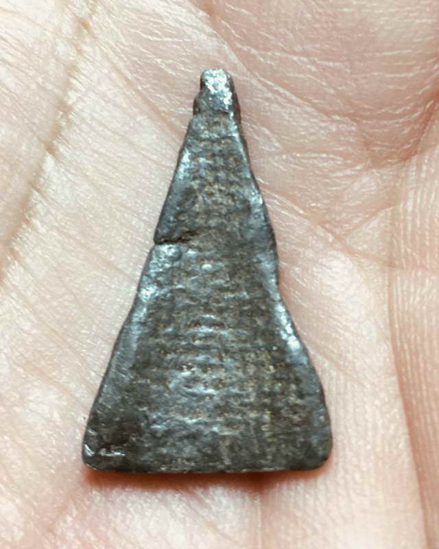 พระนางกำแพง เนื้อชินเงิน เคาะเดียวแดง