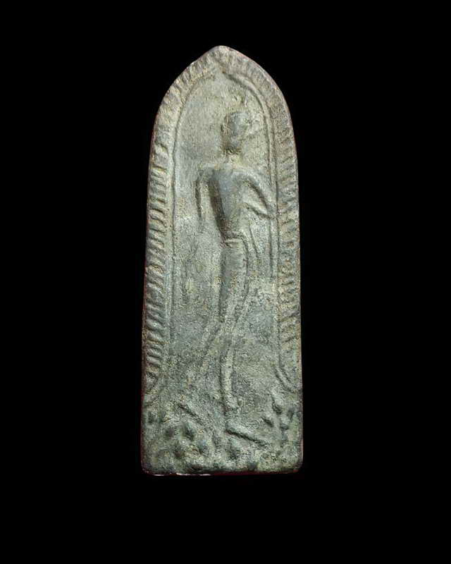 พระลีลาหลังเข็มกรุวัดชุมนุมสงฆ์ สุพรรณบุรีพิมพ์ผฐานช่อดอกไม้ 4800