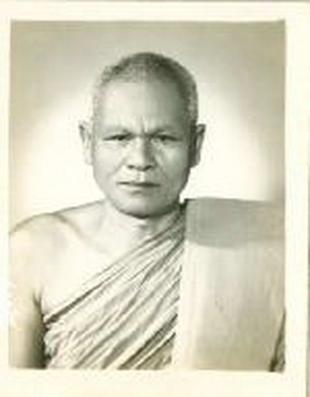 lมเด็จแหวกม่านลพ.สงวน วัดไผ่พันมือเลี่ยมเก่าเดิมๆ