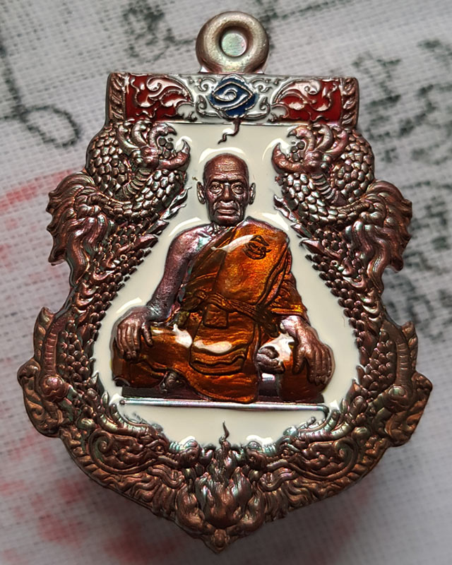 หลวงพ่อพัฒน์ วัดห้วยด้วน จ.นครสวรรค์ รุ่น รวยล้นเหลือ เนื้อทองแดงลงยาจีวรพื้นขาว พร้อมกล่องเดิม