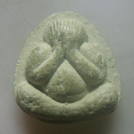 **เบาๆ**พระปิดตาเนื้อผง หลังหนุมานเชิญธง หลวงปู่เกลี้ยง วัดเนินสุทธาวาส จ.ชลบุรี**สวยๆ