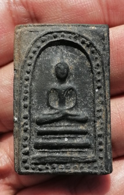 พระสมเด็จไข่ปลาข้างเม็ด หลังปลาดุก​ ​หลวงพ่อกวย วัดโฆสิตาราม ออกวัดหนองอีดุก เคาะเดียว     