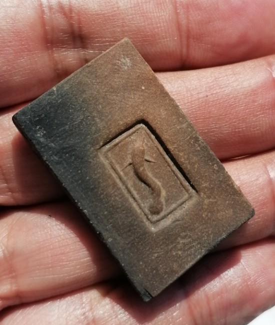 พระสมเด็จไข่ปลาข้างเม็ด หลังปลาดุก​ ​หลวงพ่อกวย วัดโฆสิตาราม ออกวัดหนองอีดุก เคาะเดียว     