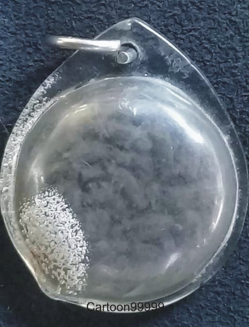 ข้าวสารดำ วัตถุศั­กดิ์สิทธิ์ โชค­ลาภ เสน่ห์ เมตตามหานิยม แคล้วคลาด ฯลฯ เลี่ยมพร้อมใช้ครับ