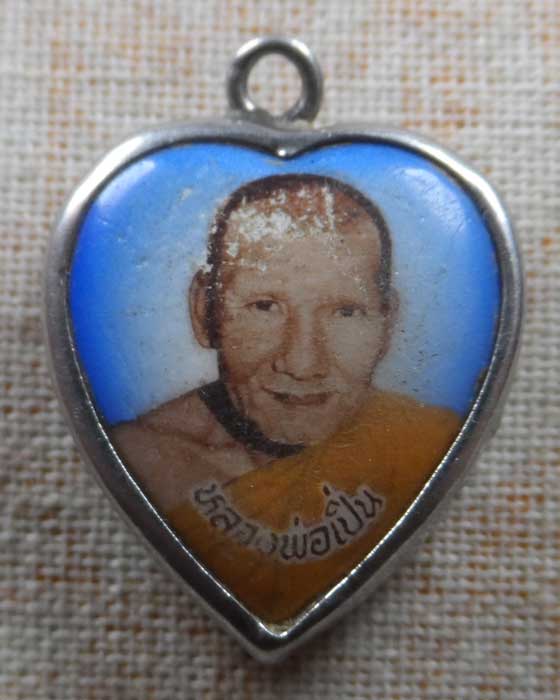 ล็อกเก็ตรูปหัวใจ หลวงพ่อเปิ่น วัดบางพระ จ.นครปฐม
