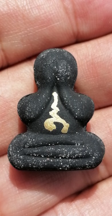 พระปิดตาเหนือดวง​ หลวงปู่เอี่ยม​ ปฐมนาม วัดสะพานสูง​ กรุงเทพ ปี 2567 พร้อมกล่องเดิม เคาะเดียว(5)