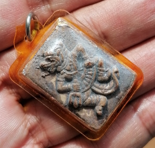 พระไม่ทราบที่ เคาะเดียว