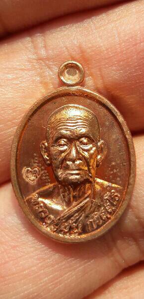 เหรียญเม็ดแตง หลวงปู่ปั่น วัดหนองกระทุ่ม ไตรมาส ๖๒ เนื้อทองแดง จ.นครปฐม พร้อมกล่องเดิม เคาะเดียว(14)