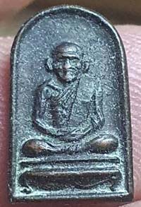 เล็กๆมาเป็นคู่ .. ใบมะขาม หลวงพ่อเงิน วัดบางคลาน และ หยดน้ำหลวงพ่อวัดไร่ขิง