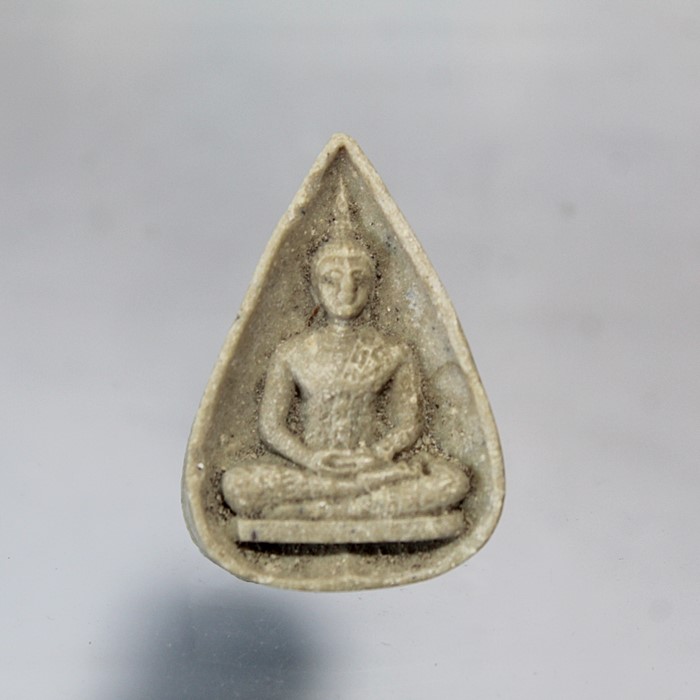 Q801พระแก้วมรกต เนื้อผง หลัง ภปร. ปี 2530 พิธีมหาพุทธาภิเษก ณ พระอุโบสถ์ วัดบวรนิเวศวิหาร และ วัดพระ