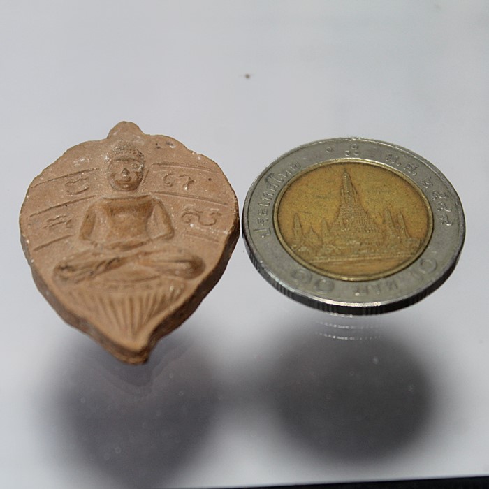 Q810พระผงใบโพธิ์หลังยันต์ดวง ฝังพลอย ท่านพ่อลี วัดอโศการาม สวยๆ คมชัดลึก เบาๆ สภาพสวยๆ