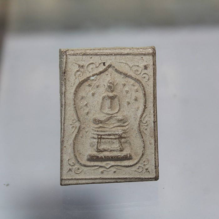 Q815พระผงซุ้มเถาวัลย์เก่า ไม่ทราบที่ สภาพสวยๆ