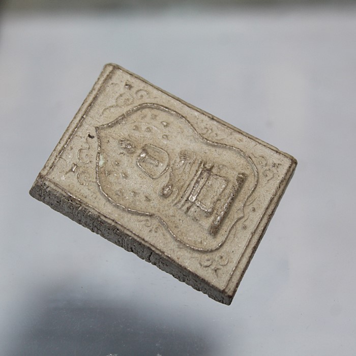 Q815พระผงซุ้มเถาวัลย์เก่า ไม่ทราบที่ สภาพสวยๆ