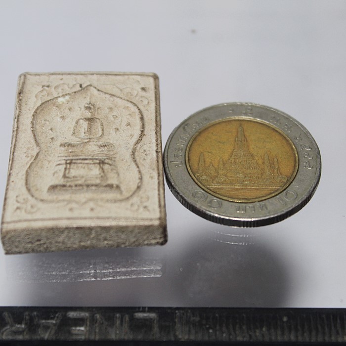 Q815พระผงซุ้มเถาวัลย์เก่า ไม่ทราบที่ สภาพสวยๆ