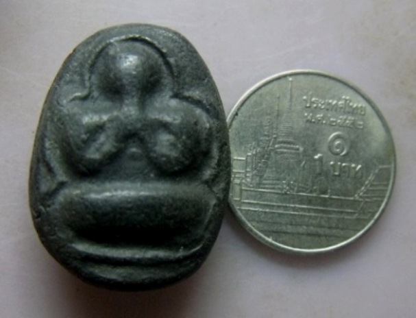 **เบา​ๆ​**พระปิดตามหาลาภ เนื้อผงใบลาน เก่าๆไม่ทราบที่**สวยๆ เชิญชมครับ 