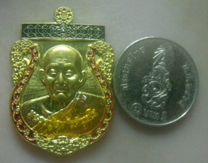 **เบาๆ**เหรียญเศรษฐีน้อย หลวงปู่ฮก วัดราษฎร์เรืองสุข จ.ชลบุรี ปี ๒๕๕๙**เนื้อทองระฆังลงยา ตอกโค้ด