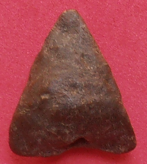 พระหลวงพ่อพิณ วัดอุบลวรรณาราม ราชบุรี พิมพ์สามเหลี่ยมพนมมือ