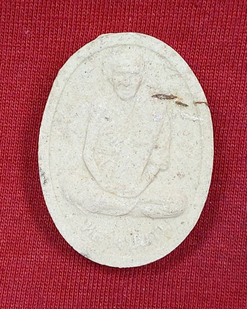 พระผงพุทธคุณ หลวงปู่ขาว หลังยันต์ตรีนิสิงเห วัดหลักสี่ กทม. ปี2527