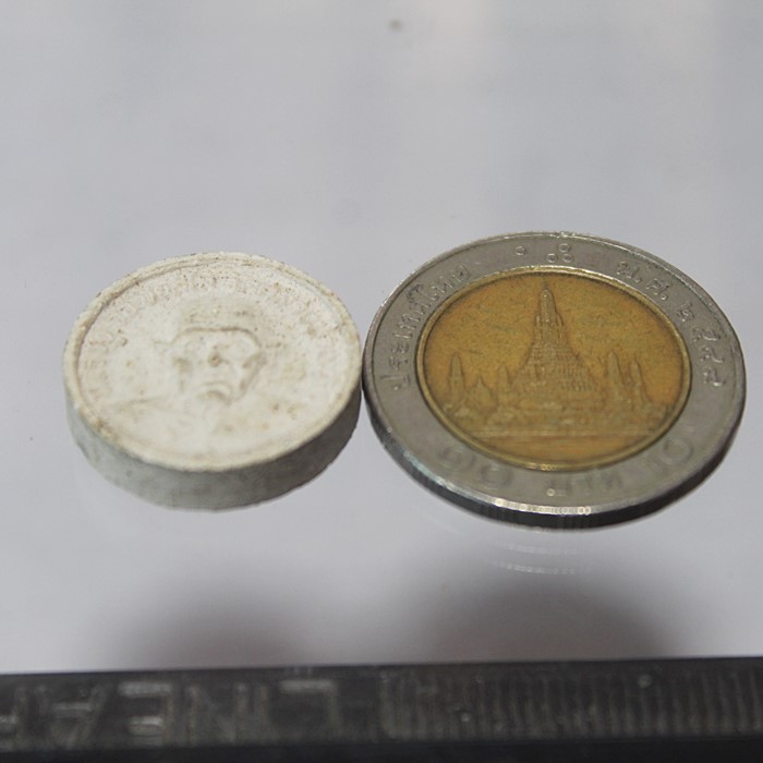 Q824พระผงจันทร์ลอย หลวงปู่เจือ วัดกลางบางแก้ว ฉลองอายุ 7 รอบ ปี 52 เนื้อผง สภาพสวยๆ