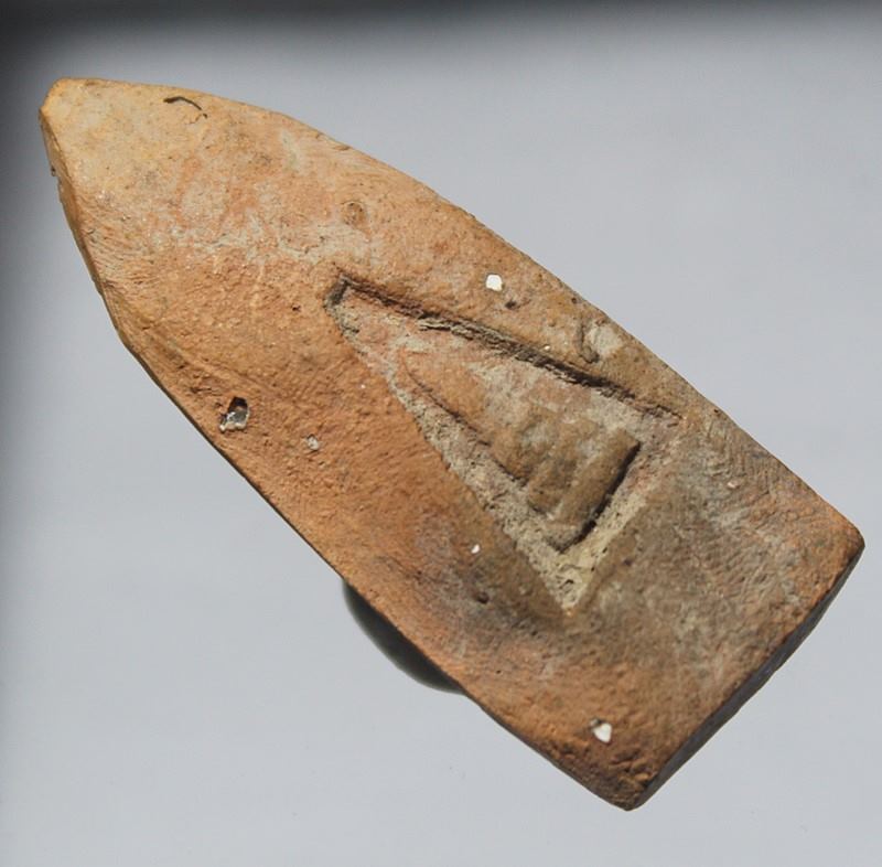 Q841พระลีลา รุ่นจงอางศึกครับ วัดพระธาตุ จ.สุพรรณบุรี ปี2510 เนื้อดิน พิมพ์นิยม หายากครับ สภาพสวยๆ พร